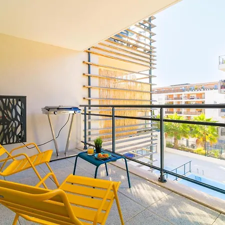 Apartment Select' -t3 Au Coeur Du Lavandou: Coastal Retreat With Pool And Parking