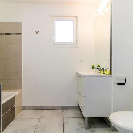 Select' -t3 Au Coeur Du Lavandou: Coastal Retreat With Pool And Parking Apartment Le Lavandou